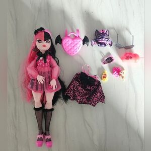 COMPLETE Monster High G3 Draculaura Basic First Wave Doll